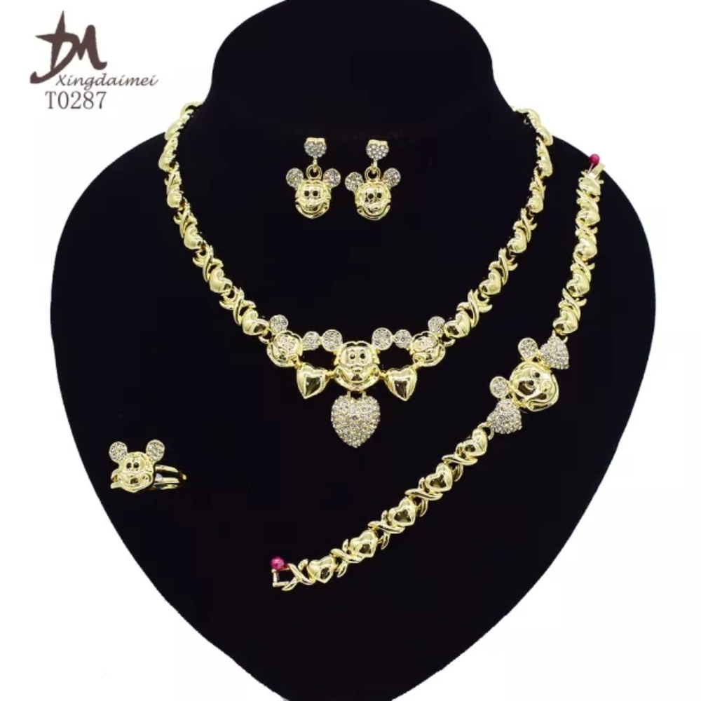 XOXO Necklace set